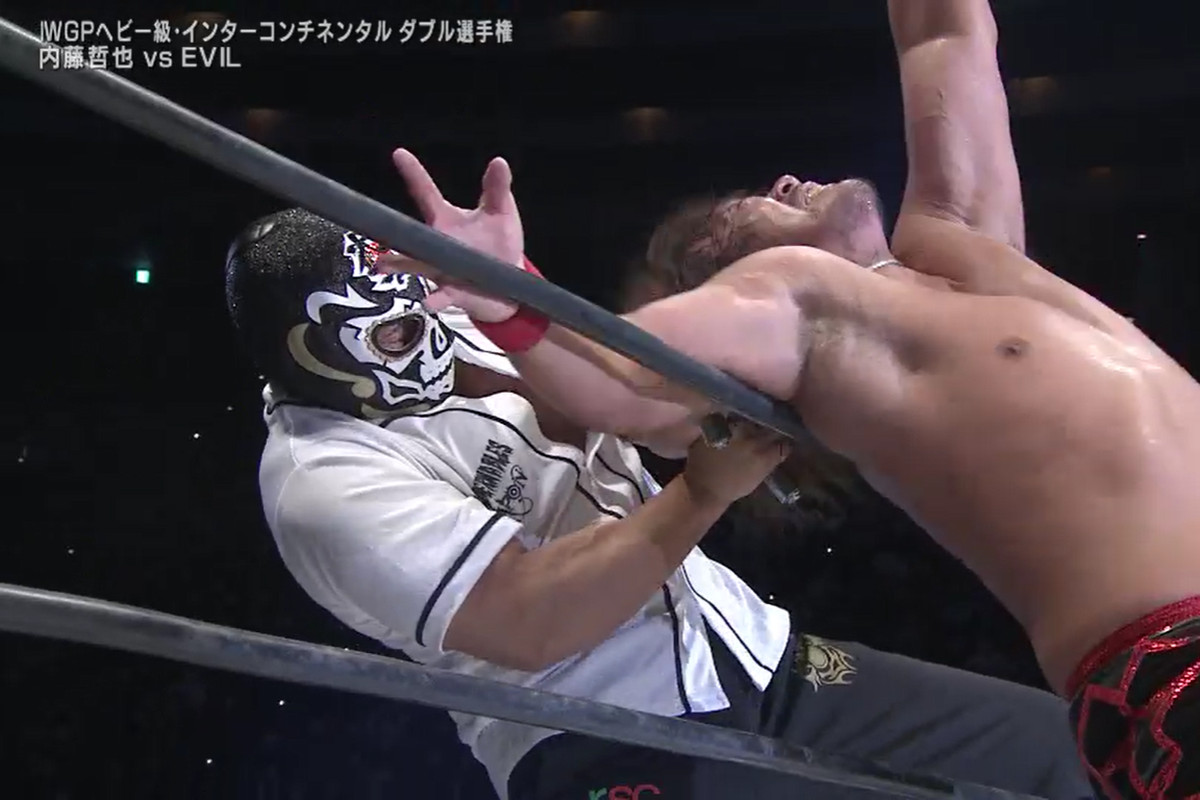 “BUSHI” chokes Tetsuya Naito in the ropes at Dominion in Osaka-Jo Hall