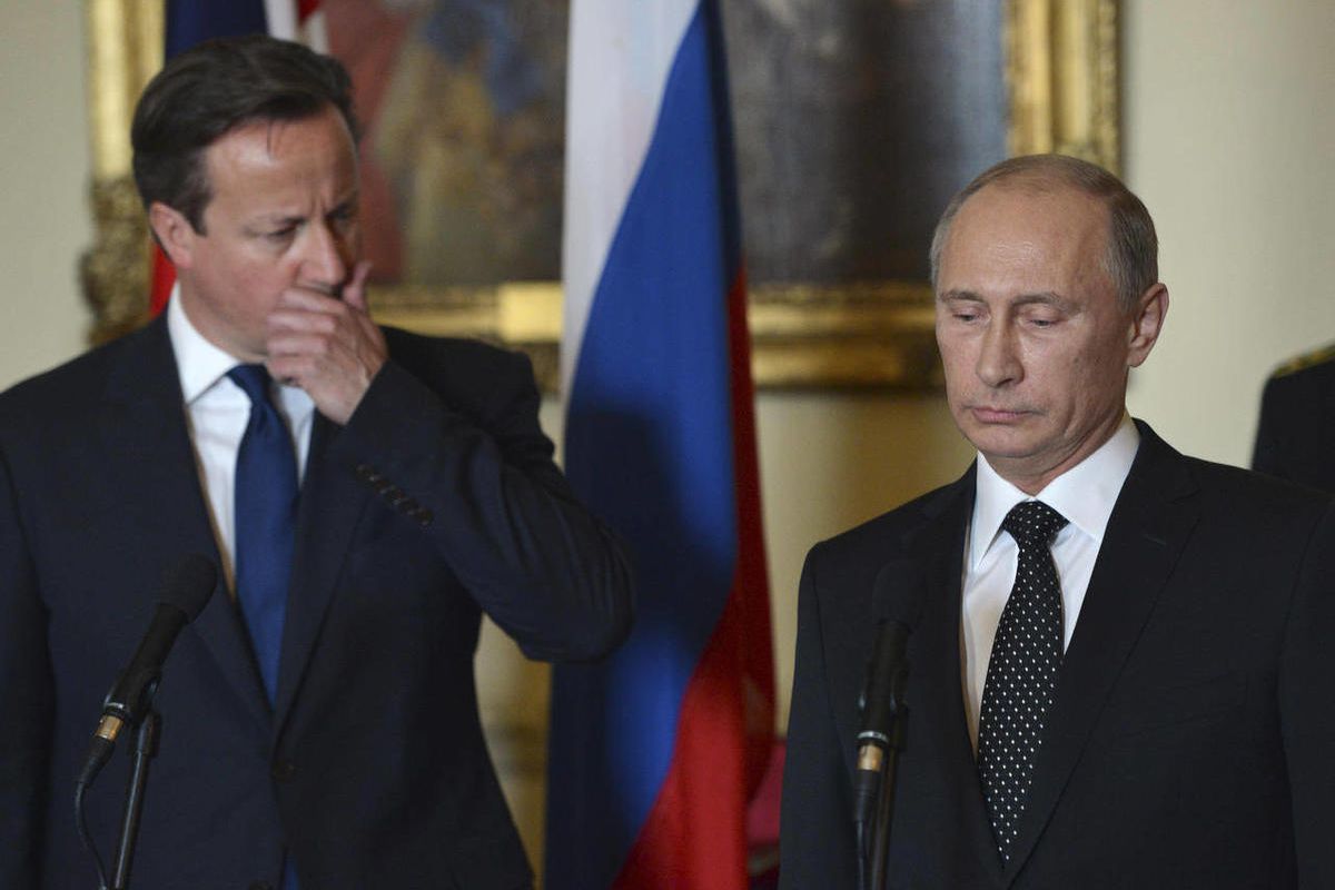 British Prime Minister David Cameron, left, stands with Russian President Vladimir Putin during a press conference at 10 Downing Street in London, Sunday June 16, 2013. Cameron had talks with Russian President Putin on the Syrian crisis amid fears that di