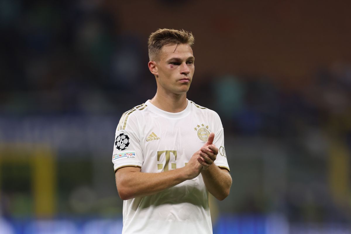 Kimmich applauds the fans after the game, a bruise under his right eye. FC Internazionale v FC Bayern München: Group C - UEFA Champions League