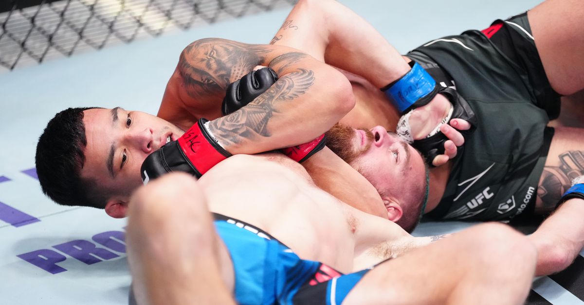 Highlights! Christian Rodriguez submits Joshua Weems with slick anaconda choke | UFC Vegas 63 - MMAmania.com