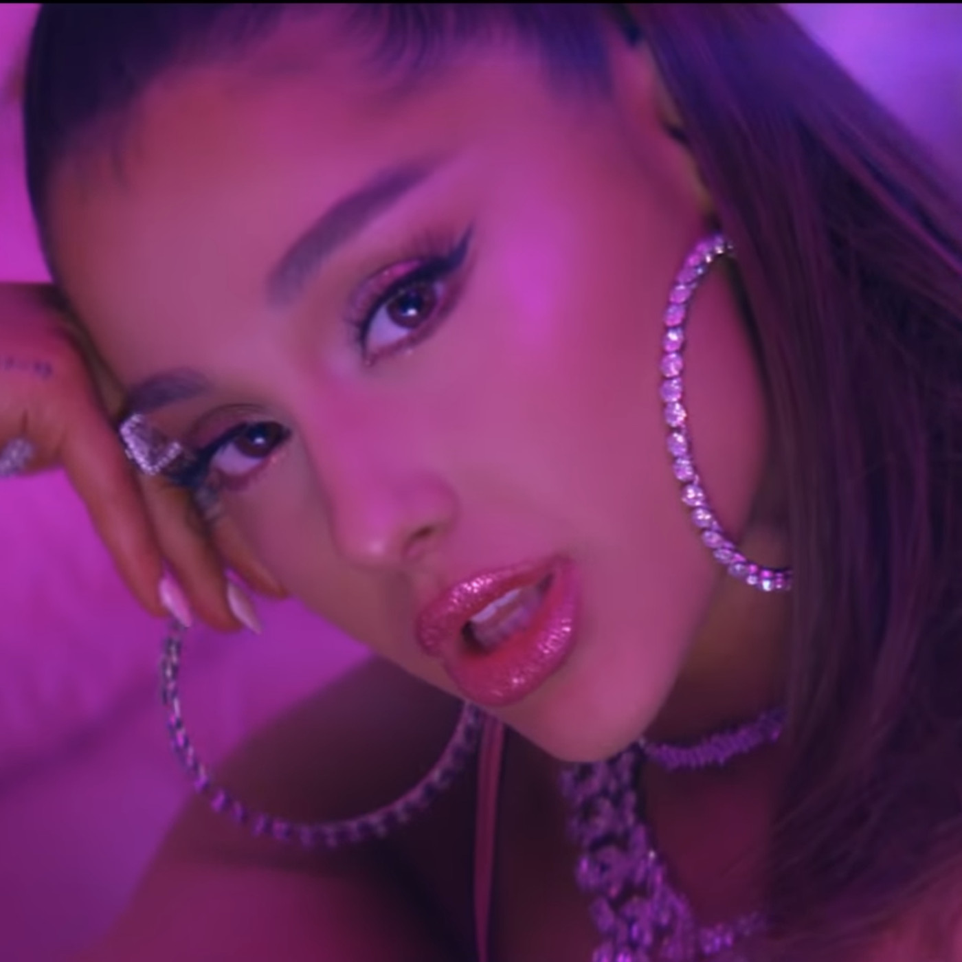 oppervlakte aantrekken Additief Ariana Grande's “7 Rings” music video is all about money - Vox