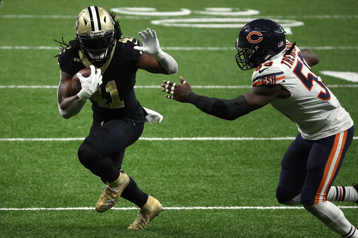 &nbsp;Alvin Kamara #41 of the New Orleans Saints runs with the ball against Danny Trevathan #59 of the Chicago Bears during the fourth quarter in the NFC Wild Card Playoff game at Mercedes Benz Superdome on January 10, 2021 in New Orleans, Louisiana.