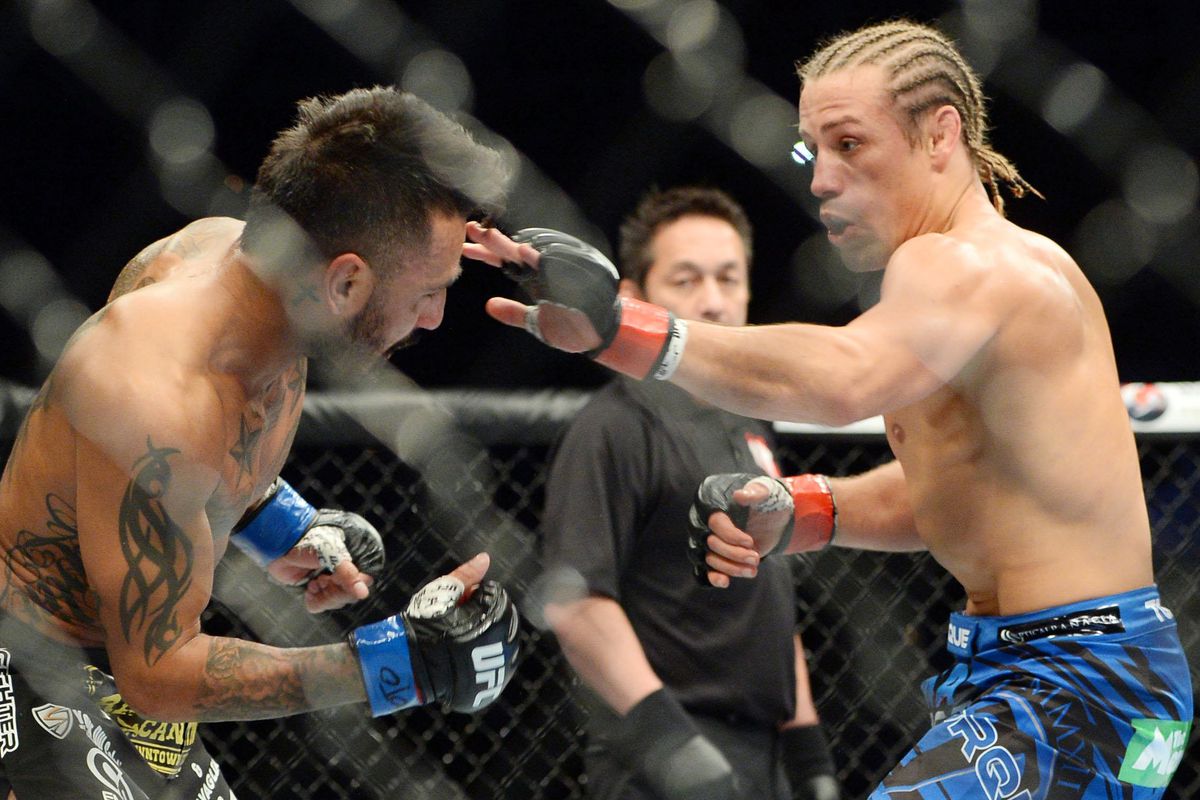 Urijah Faber's eye poke against Francisco Rivera might have influenced the outcome of their fight at UFC 181