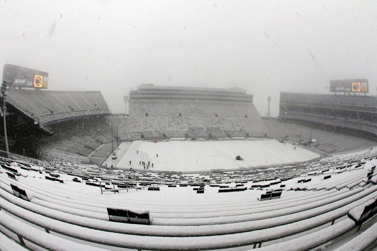 A view of Beaver Stadium as snow falls before the game between the Penn State Nittany Lions and the Illinois Fighting Illini in State College, Pennsylvania.  (Photo by Justin K. Aller/Getty Images)