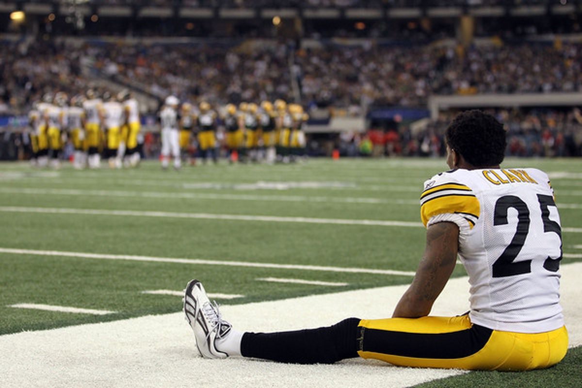 ARLINGTON TX - FEBRUARY 06:  Ryan Clark #25 of the Pittsburgh Steelers looks on against the Green Bay Packers during Super Bowl XLV at Cowboys Stadium on February 6 2011 in Arlington Texas.  (Photo by Ronald Martinez/Getty Images)