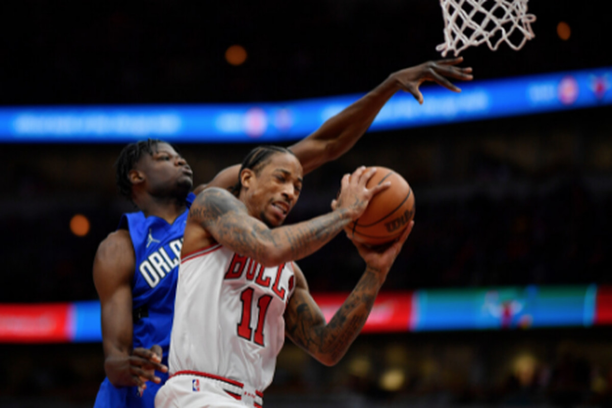 DeMar DeRozan scored 29 points in the Bulls’ victory Monday against the Magic at the United Center. They have won eight games in a row.