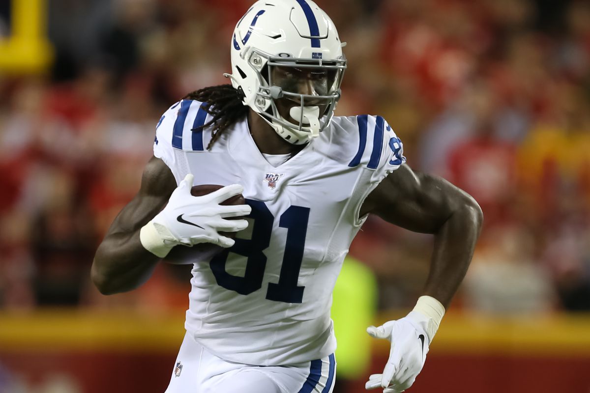 &nbsp;Indianapolis Colts tight end Mo Alie-Cox runs after the catch for a 10-yard gain in the second quarter of an NFL matchup between the Indianapolis Colts and Kansas City Chiefs on October 6, 2019 at Arrowhead Stadium in Kansas City, MO.