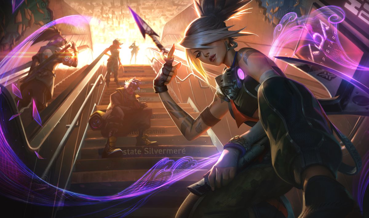 True Damage Akali spins a kunai will standing in front of her other members