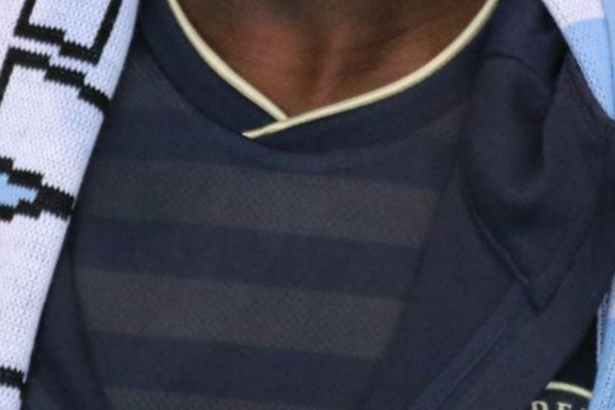 David Accam gives Philadelphia Union fans a sneak peek at the club’s new jersey at the airport.