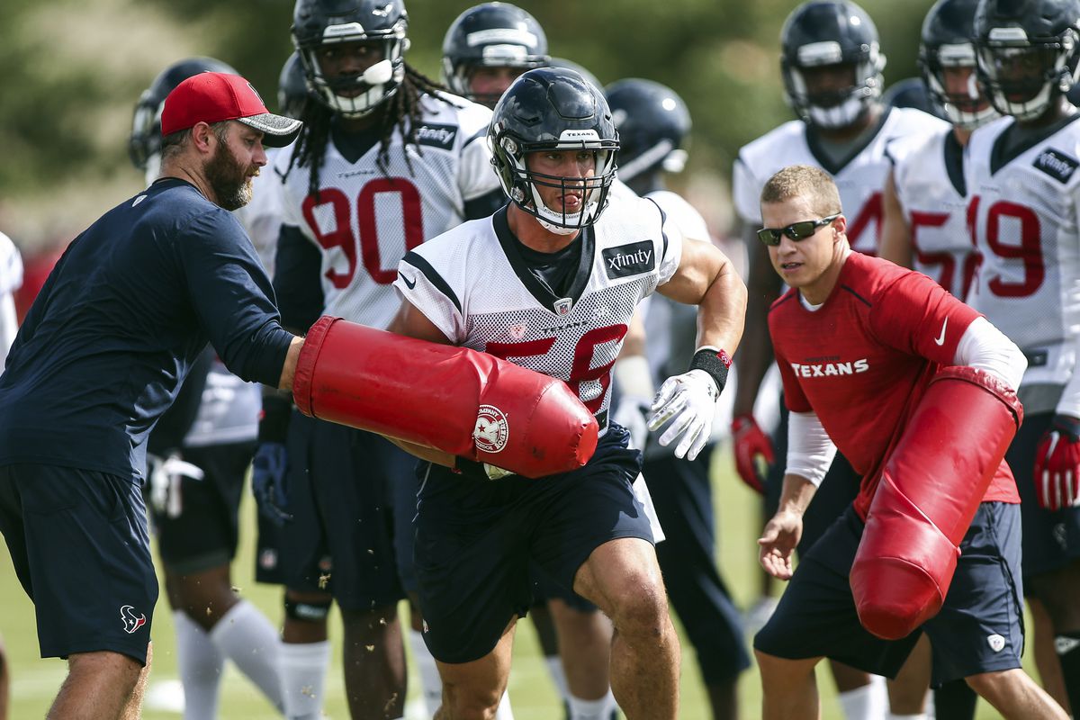 Brian Cushing competing in drills with the defensive line and linebackers at Training Camp 