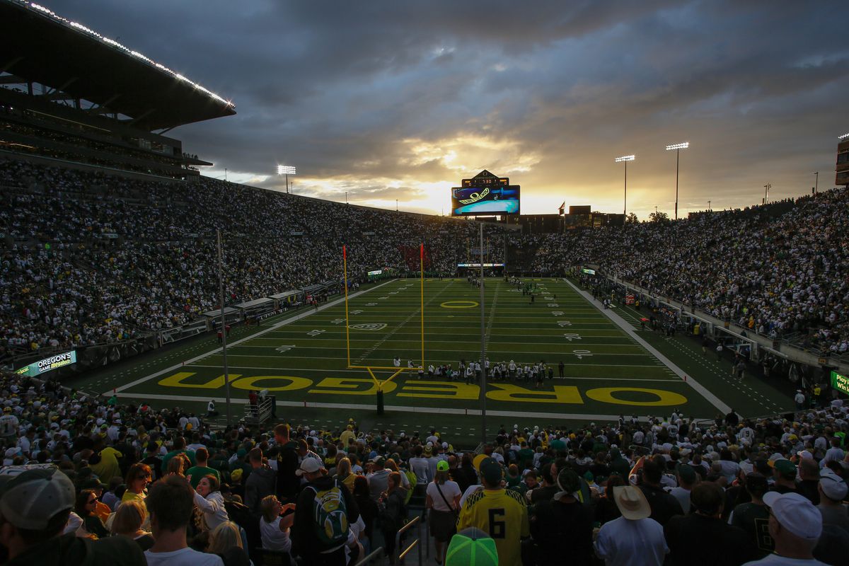 The #3 Ducks host the #7 Michigan State Spartans at Autzen Stadium this afternoon at 3:30 PT.