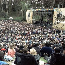 You'll want to stay hydrated in these crowds; photo by <a href="http://instagram.com/ryan_mastro">Ryan Mastro</a> via Outside Lands/<a href="http://instagram.com/outside_lands">Instagram</a>