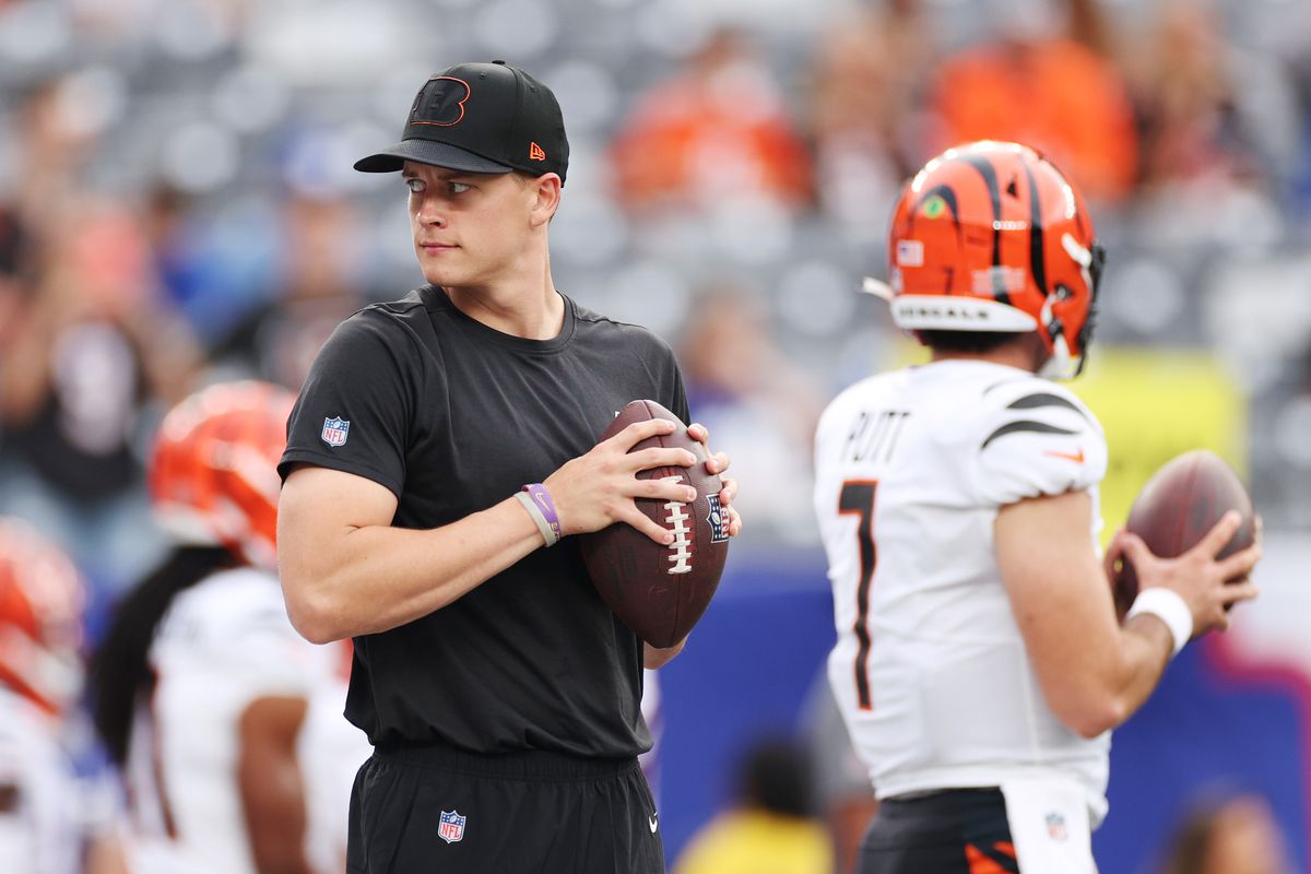 Joe Burrow #9 of the Cincinnati Bengals looks on during warmups of a preseason game against the New York Giants at MetLife Stadium on August 21, 2022 in East Rutherford, New Jersey.