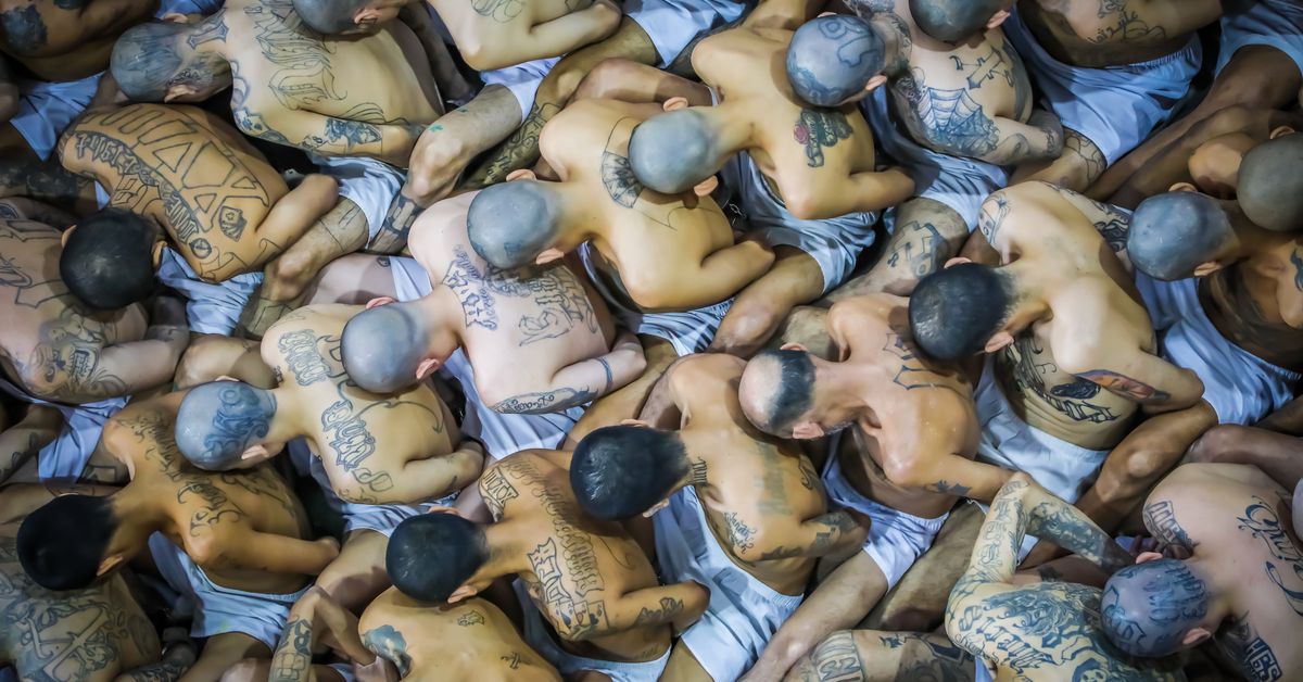 El Salvador’un devasa yeni hapishanesi ve arkasındaki diktatör deklare etti