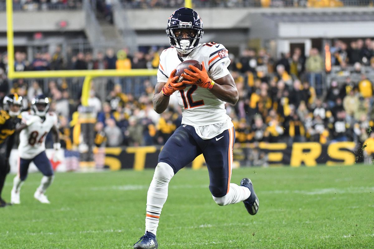 Chicago Bears wide receiver Allen Robinson II (12) makes a catch in the fourth quarter against the Pittsburgh Steelers at Heinz Field.