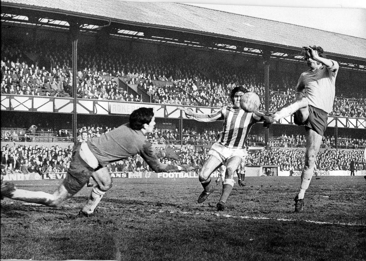 Sunderland Associated Football Club - Action from Sunderland v Oxford 12 February 1972 - Billy Hughes
