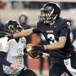 Pine View's Kody Wilstead scrambles past Desert Hills' Tucker Cowdin during the 3AA State Championships at Rice-Eccles Stadium on Friday, November 22, 2013.