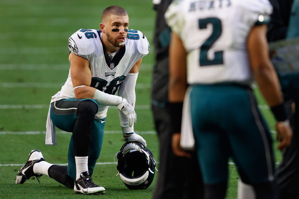 Tight end Zach Ertz #86 of the Philadelphia Eagles kneels on the field during the NFL game against the Arizona Cardinals at State Farm Stadium on December 20, 2020 in Glendale, Arizona. The Cardinals defeated the Eagles 33-26.