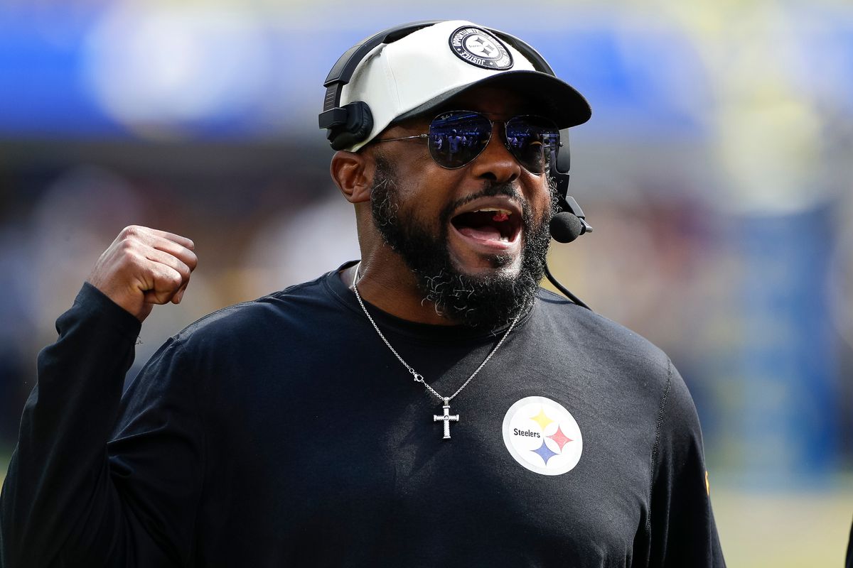 Pittsburgh Steelers head coach Mike Tomlin reacts in the first quarter during an NFL regular season game between the Pittsburgh Steelers and the Los Angeles Rams on October 22, 2023, at SoFi Stadium in Inglewood, CA.