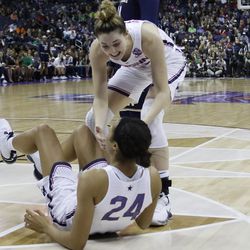 2018 NCAA Women’s Basketball Tournament Final 4 (Notre Dame Fighting Irish vs UConn Huskies)