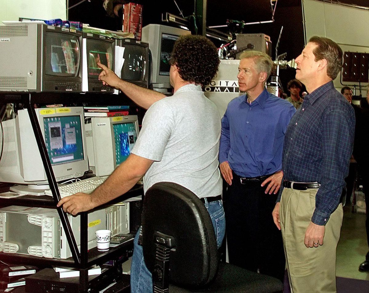 US Democratic presidential hopeful Vice President Al Gore (R) and California Governor Gray Davis (C) watch Michael Karp (L) use a special effects computer at the Digital Domain movie studio 03 February, 2000 in Los Angeles.