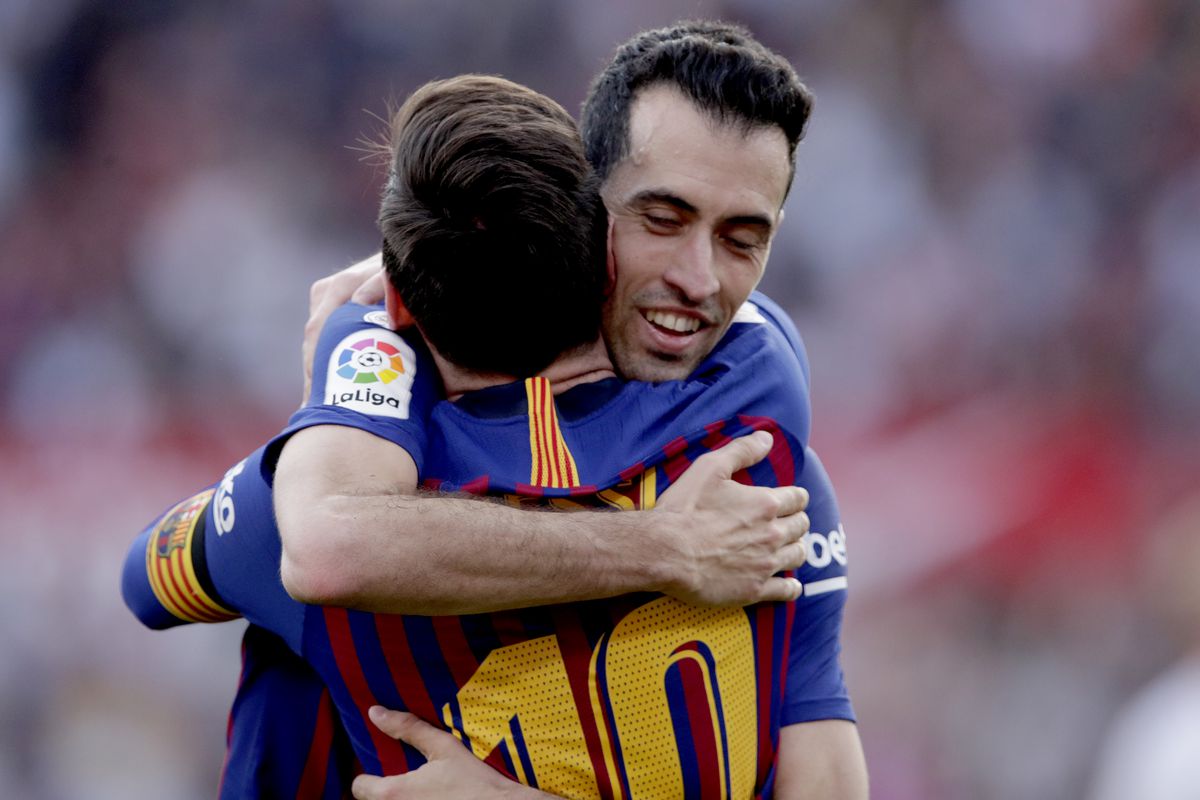 Lionel Messi sends message to Sergio Busquets after Barcelona captain  announces exit - Barca Blaugranes
