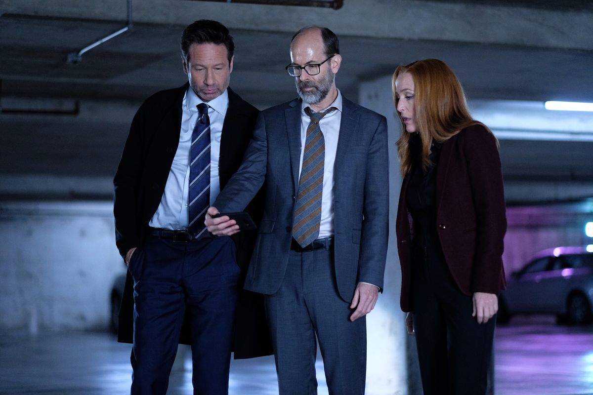 David Duchovny, Brian Huskey, and Gillian Anderson in “The Lost Art of Forehead Sweat”
