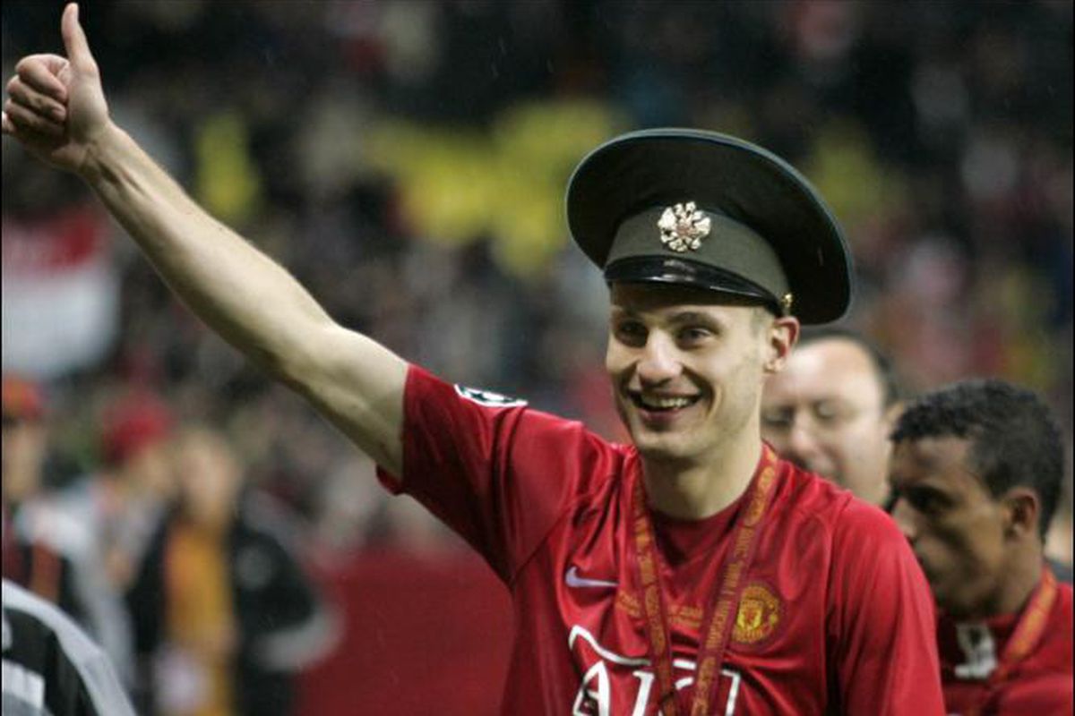Scary how much that hat suits him <a href="http://img.thesun.co.uk/multimedia/archive/00491/zz_-_Nemanja_Vidic__491844a.jpg">img.thesun.co.uk</a>