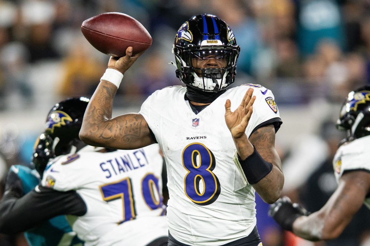 Baltimore Ravens quarterback Lamar Jackson (8) throws the ball against the Jacksonville Jaguars in the second quarter at EverBank Stadium.
