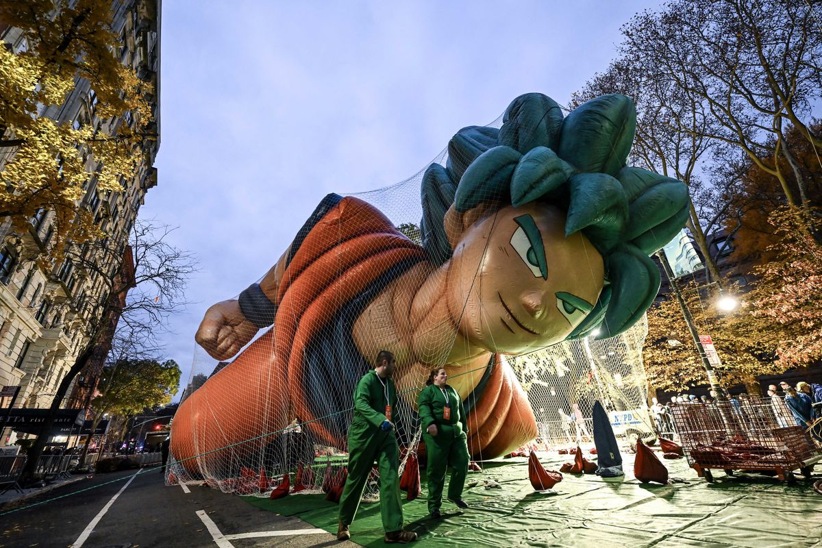 Thanksgiving parade balloon inflation 2023 in New York