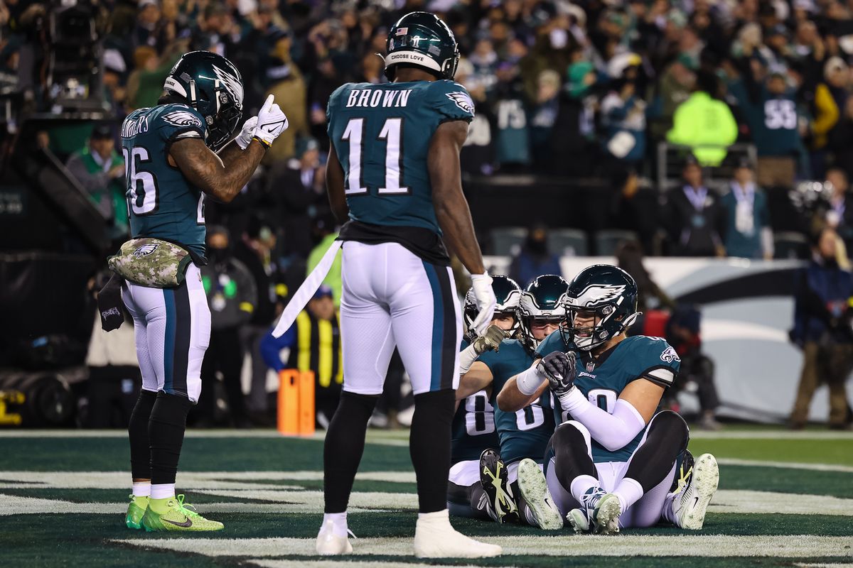 Dallas Goedert #88 of the Philadelphia Eagles celebrates with teammates after scoring a touchdown against the Washington Commanders during the first half at Lincoln Financial Field on November 14, 2022 in Philadelphia, Pennsylvania.