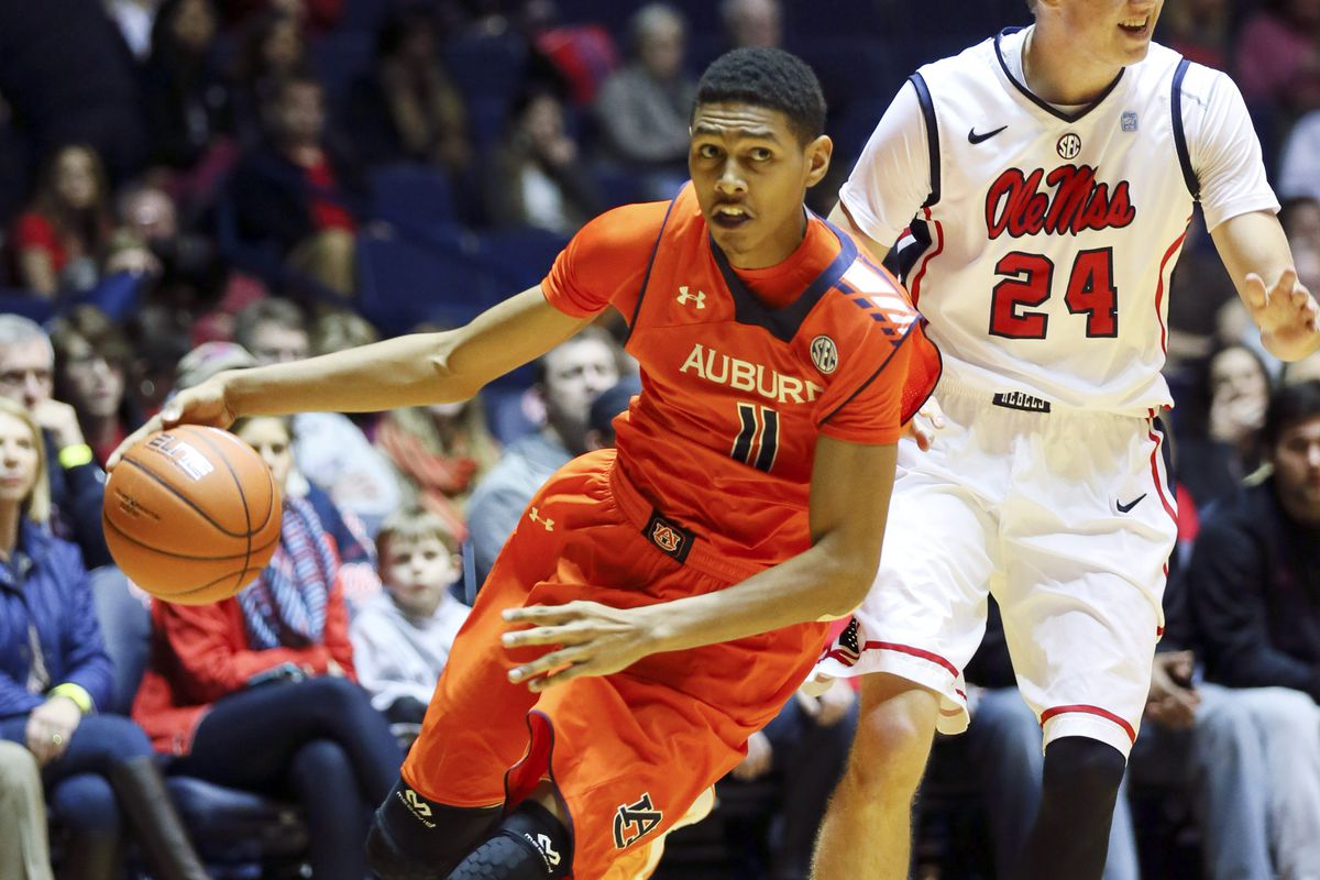 Auburn's Dion Wade will transfer to Miami.
