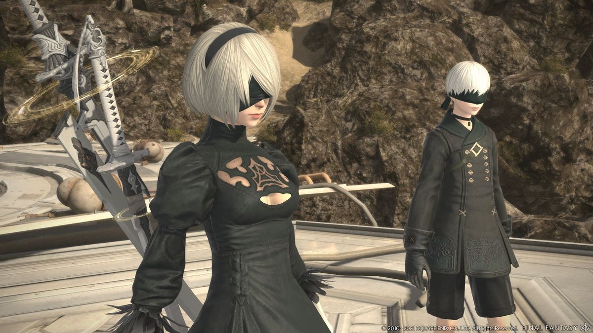 2B and 9S from Nier: Automata stand on a platform in Final Fantasy 14