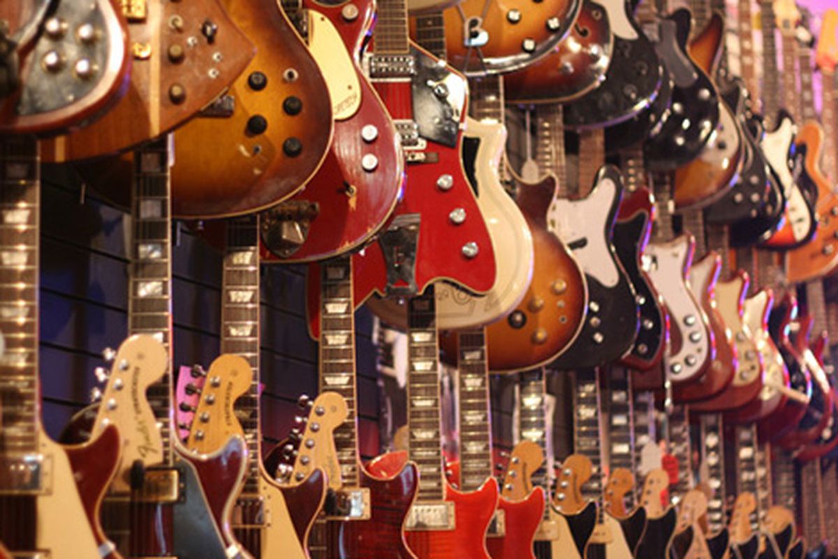 Guitar shop via <a href="http://www.flickr.com/photos/31418704@N02/3996180835/in/pool-rackedny/">cherrypatter</a>/Racked Flickr Pool