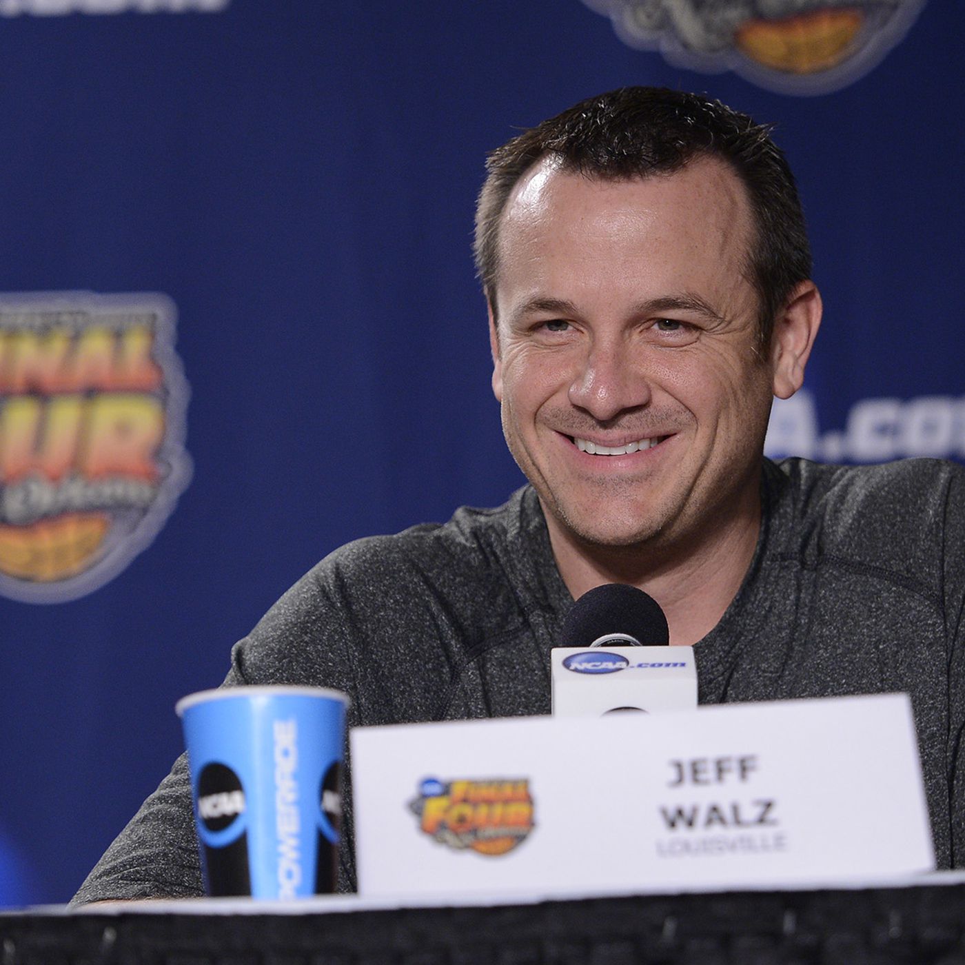 Louisville women's basketball coach Jeff Walz agrees to contract extension  through 2028 - Card Chronicle