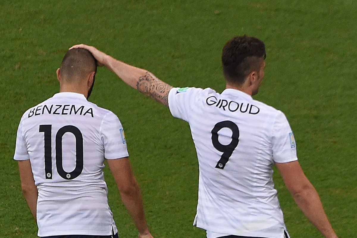 Karim Benzema takes random pop at Olivier Giroud over France spot ...
