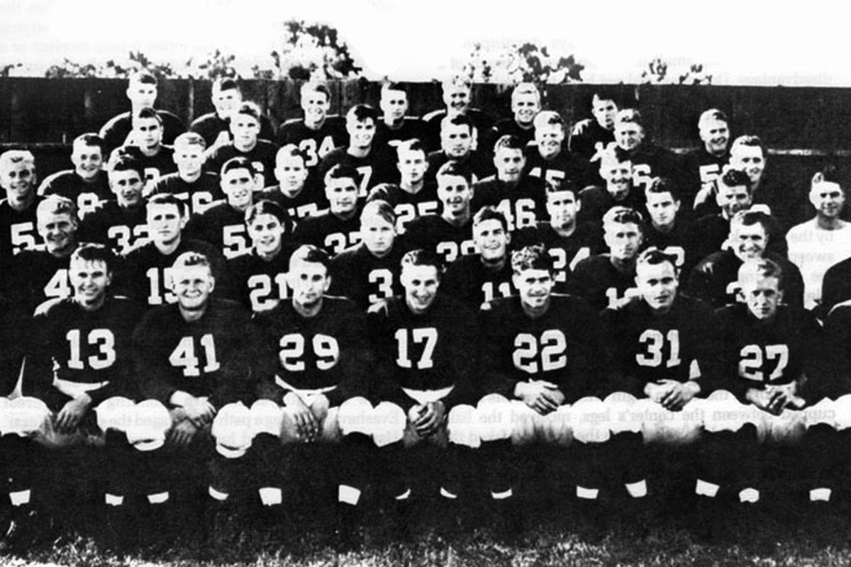 Stanford 's 1940 football squad, The Wow Boys. Photo Tournament of Roses Archive.