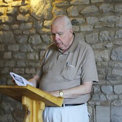 Karl Anderson teaching in the Gadfield Elm chapel, England.