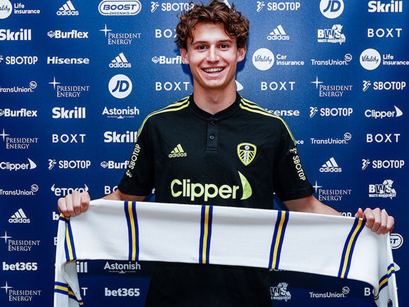 OFFICIAL: Brenden Aaronson joins Leeds United - Through It All Together