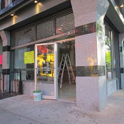The return of the East Village Nino's. [Photo: <a href="http://evgrieve.com/2013/06/ninos-pizza-is-nearly-back-in-east.html">EV Grieve</a>]