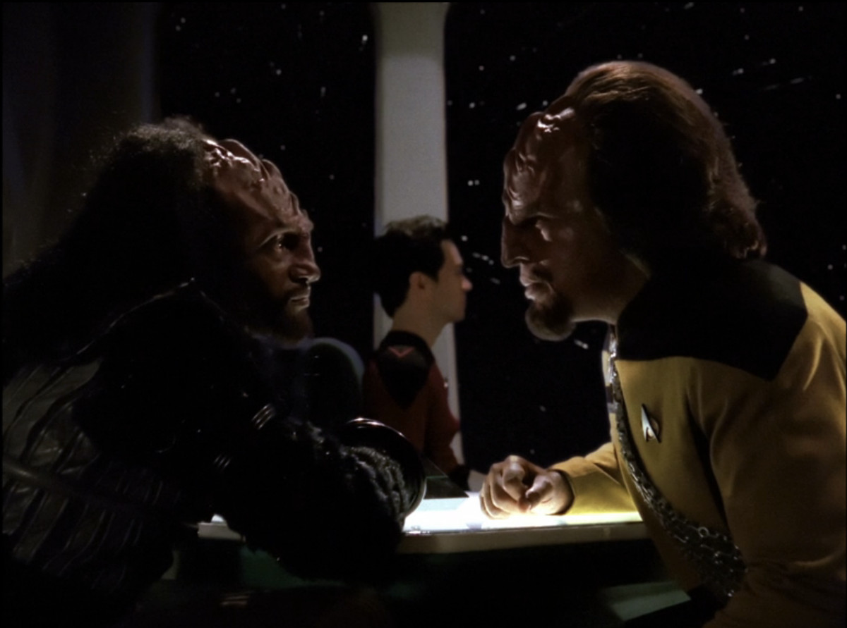 Kurn (Tony Todd) talking to his brother Worf (Michael Dorn) in profile in the Enterprise bar