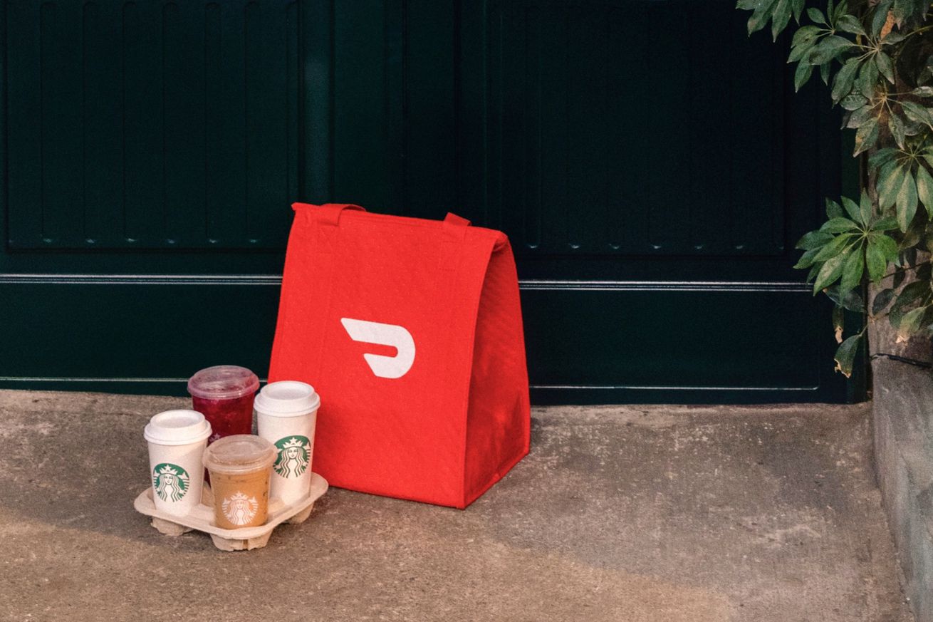 An image showing a DoorDash delivery bag with Starbucks drinks on a doorstep.