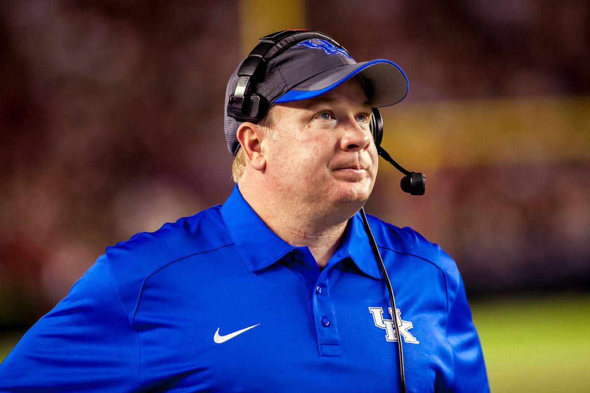 Can Mark Stoops pull of an early signature win against a possibly distracted Tide team?