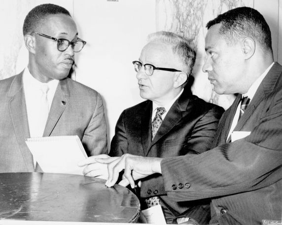 Charles Cogen (center), former president of New York City’s United Federation of Teachers, 1966. (AFT Photo Collection, Walter P. Reuther Library, Wayne State University.)