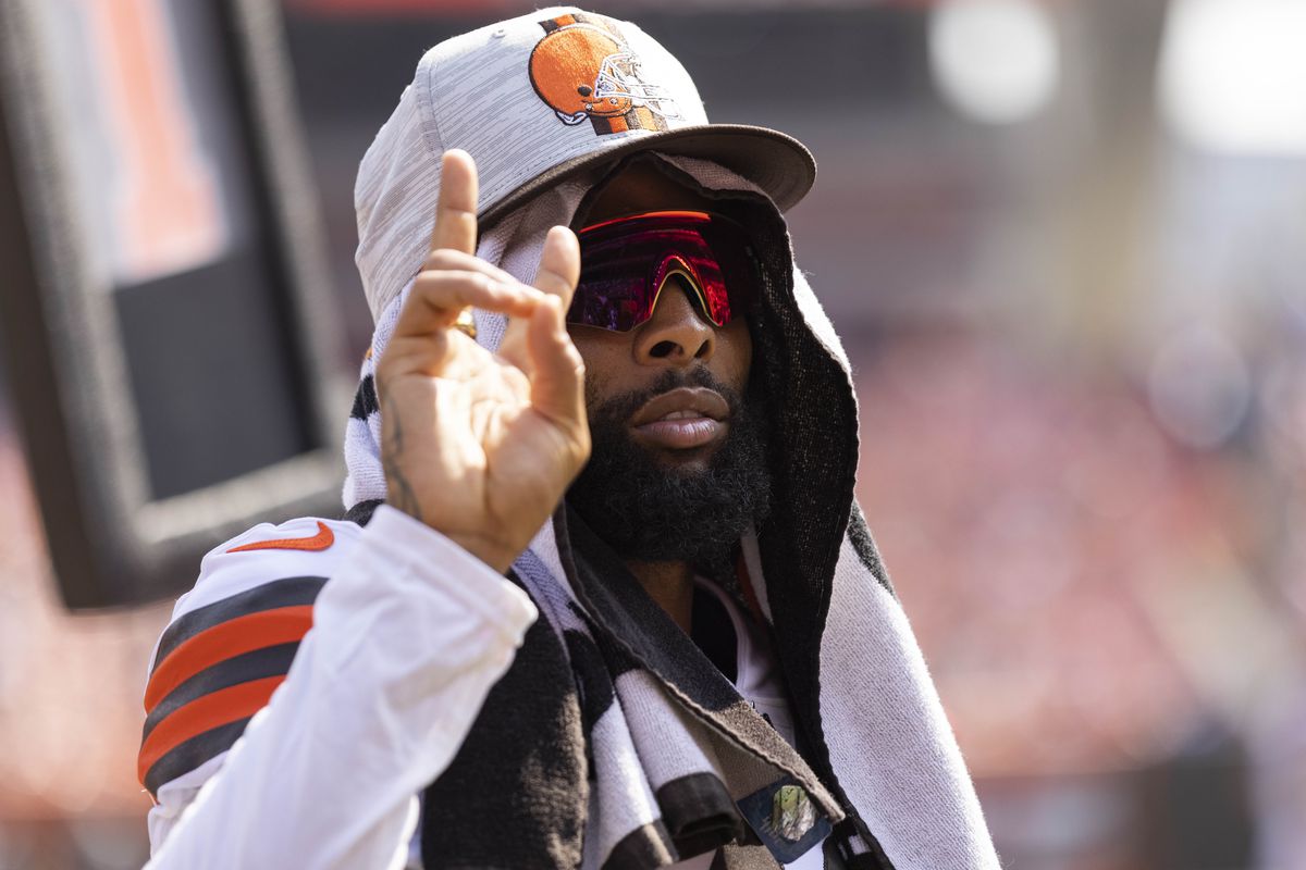 Cleveland Browns wide receiver Odell Beckham Jr. (13) signals to fans during the fourth quarter against the New York Giants at FirstEnergy Stadium.&nbsp;
