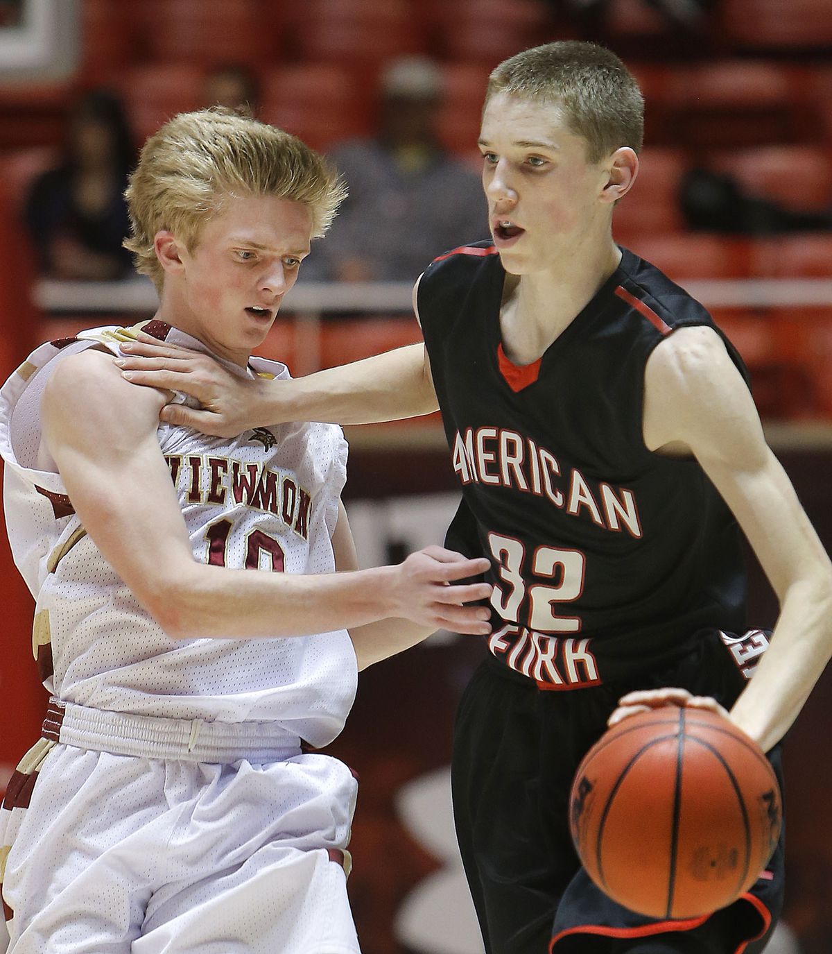 Viewmont’s Matt Stringham works to defend Spencer Johnson as American Fork and Viewmont play Tuesday, March 4, 2014 in the Huntsman Center at the University of Utah.