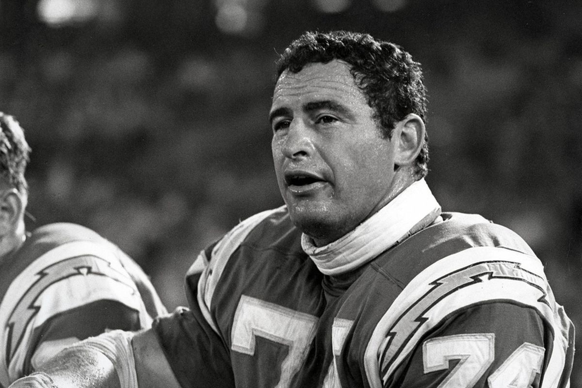 Ron Mix in 1966 with the San Diego Chargers