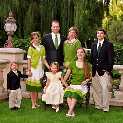 Mark and Jane Clayson Johnson and their children, ranging from 20- to 6-years-old.