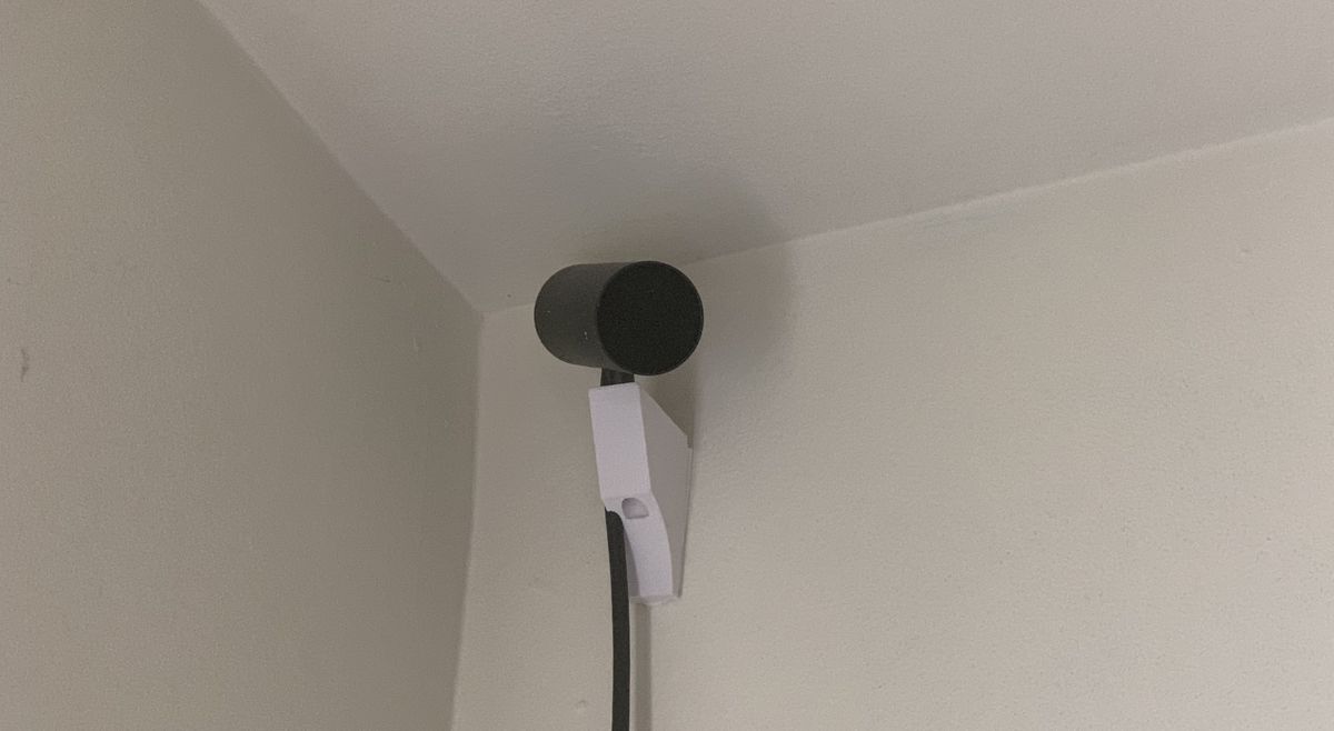 photo of Oculus Rift sensor mounted on wall