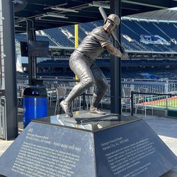 <strong><em>The Statue to George Brett</em></strong>
